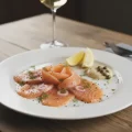 auberge-des-marais-assiette-de-saumon-gravlax